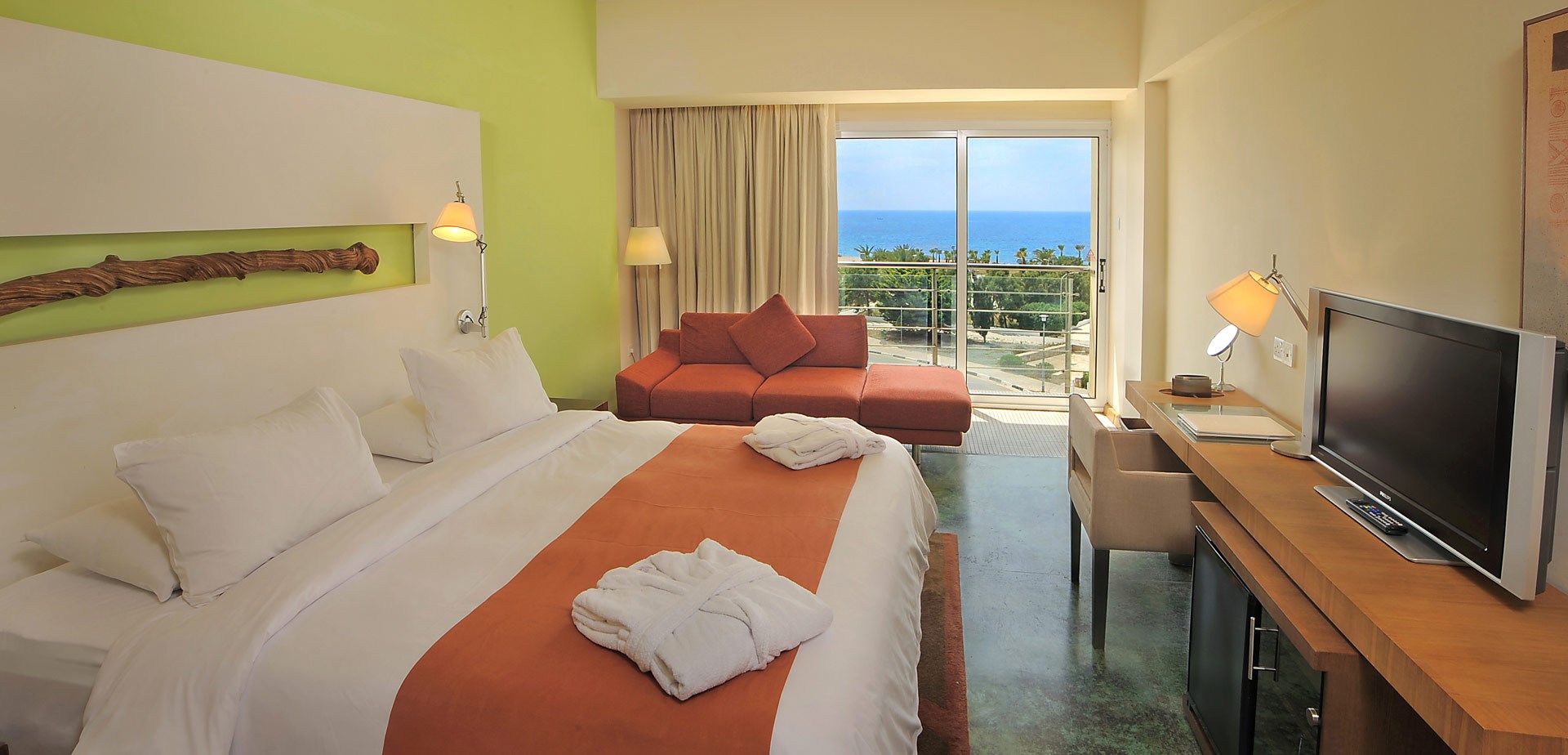 E-Hotel