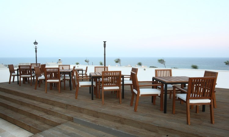 E Hotel - outdoor seating area